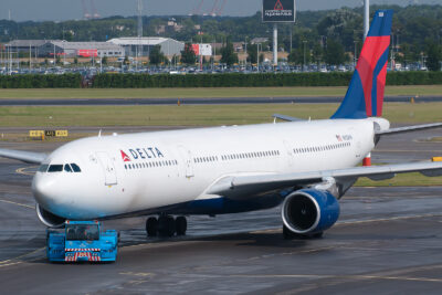 Delta A333 N820NW AMS 180813