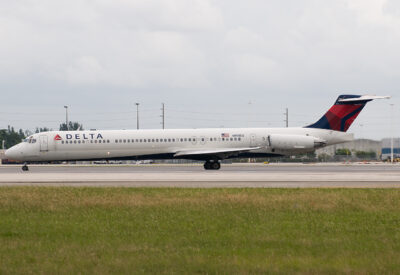 Delta MD88 N911DE MIA 280910