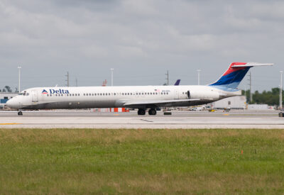 Delta MD88 N916DL MIA 280910