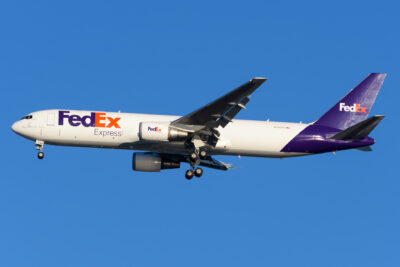 FedEx 76F N166FE JFK 130822