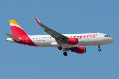 IberiaExpress A320 EC-LVQ MAD 040916
