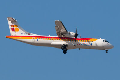 IberiaRegional ATR72 EC-LRH MAD 050916