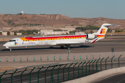 IberiaRegional CRJ900 EC-JTT MAD 101011