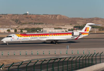 IberiaRegional CRJ900 EC-JYV MAD 101011