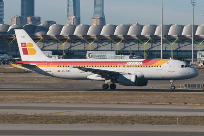 Iberia A320 EC-HAF MAD 241208