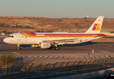 Iberia A320 EC-HDK MAD 101011