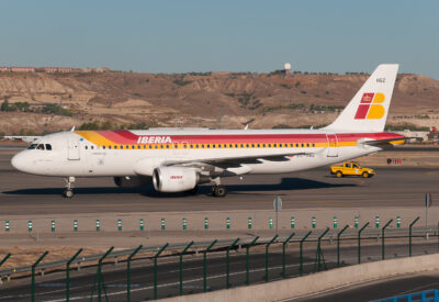 Iberia A320 EC-HGZ MAD 101011
