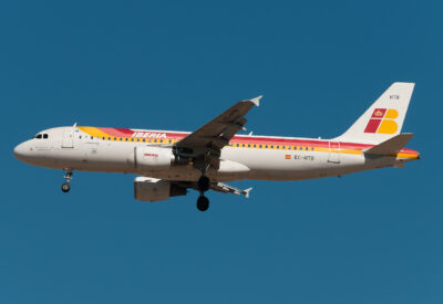 Iberia A320 EC-HTB MAD 111011