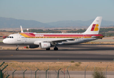 Iberia A320 EC-HUJ MAD 101011