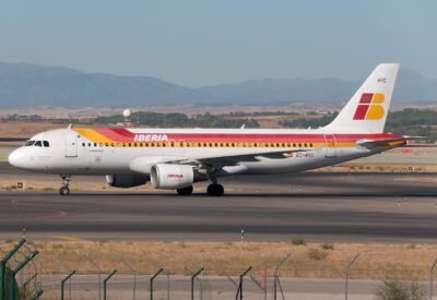 Iberia A320 EC-HYC MAD 101011