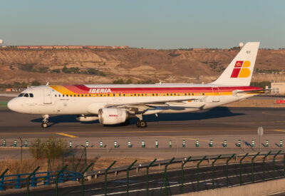 Iberia A320 EC-IEF MAD 101011