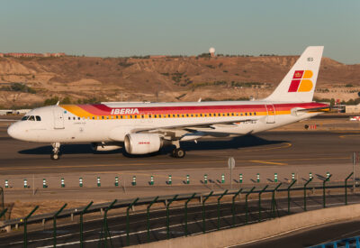 Iberia A320 EC-IEG MAD 101011