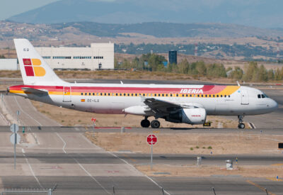 Iberia A320 EC-ILQ MAD 101011
