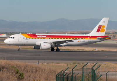 Iberia A320 EC-JSB MAD 101011