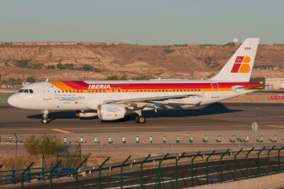 Iberia A320 EC-KNM MAD 101011
