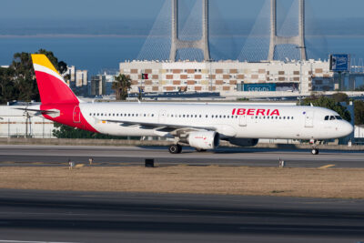 Iberia A321 EC-IXD LIS 170618