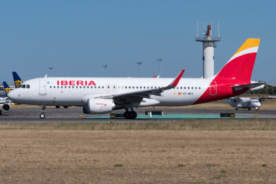 Iberia A32A EC-MCS LIS 160618