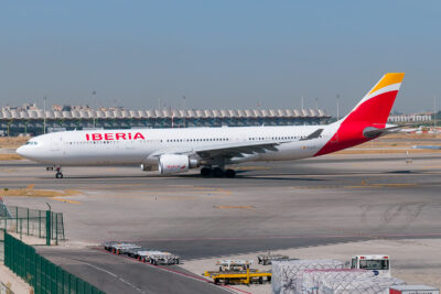 Iberia A333 EC-LYF MAD 060916