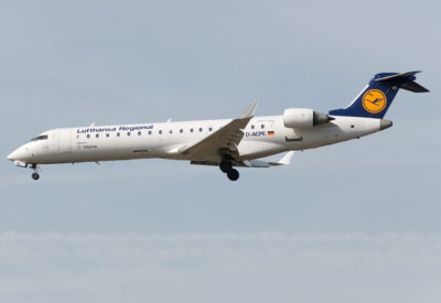 LufthansaRegional CRJ700 D-ACPE HAM 220310