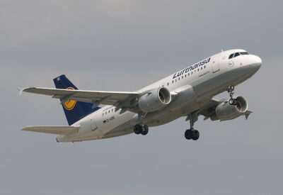 Lufthansa A319 D-AIBE BUD 160411