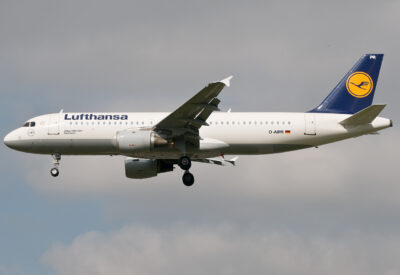 Lufthansa A320 D-AIPR LHR 130908