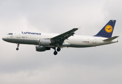 Lufthansa A320 D-AIPS LHR 130908