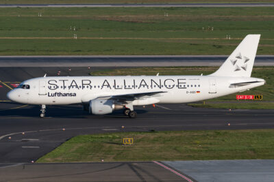 Lufthansa A320 D-AIQS DUS 290918a
