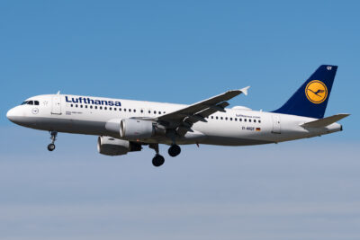 Lufthansa A320 D-AIQT DUS 300918