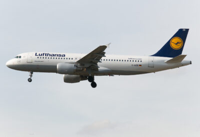 Lufthansa A320 D-AIZB HAM 220310