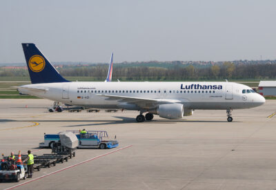 Lufthansa A320 D-AIZI BUD 170411