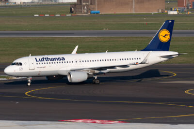 Lufthansa A32A D-AIUR BRU 220319