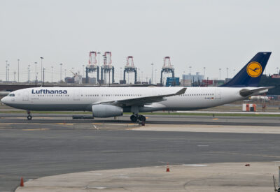 Lufthansa A333 D-AIKH EWR 120408