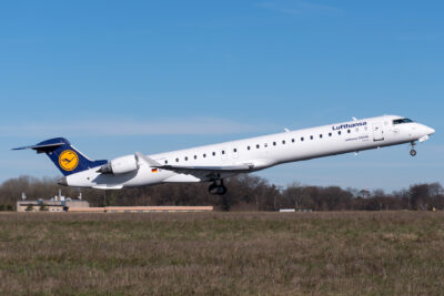 Lufthansa CRJ900 D-ACKB LUX 210319a