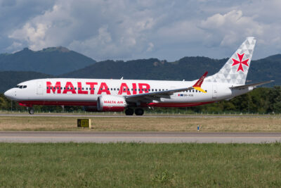MaltaAir B38M 9H-VUA BGY 290821a