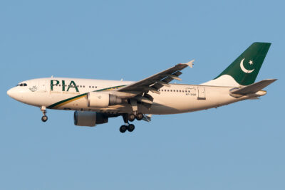 PIA A310 AP-BGR DXB 130214
