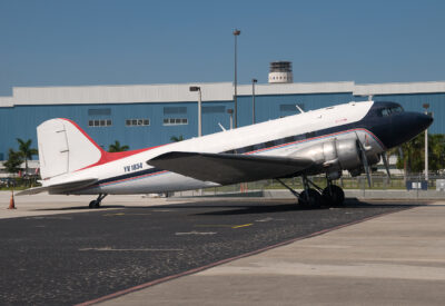 Private DC-3 YV1854 OPF 011010