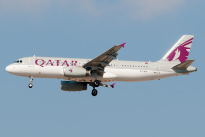 Qatar A320 A7-ADA DXB 120214