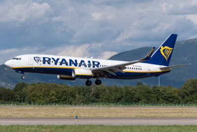 Ryanair 73H 9H-QCQ BGY 290821