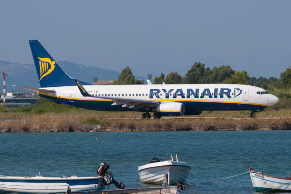 Ryanair 73H EI-DWM CFU 300815