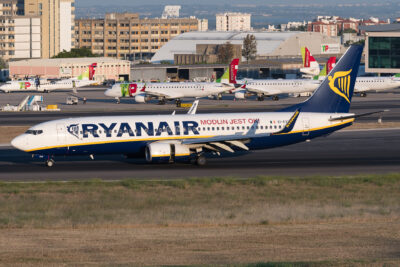 Ryanair 73H EI-EVF LIS 170618