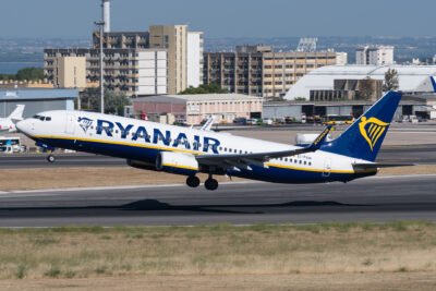 Ryanair 73H EI-FRW LIS 170618