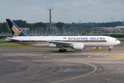 SingaporeAirlines 772 9V-SVB AMS 180813