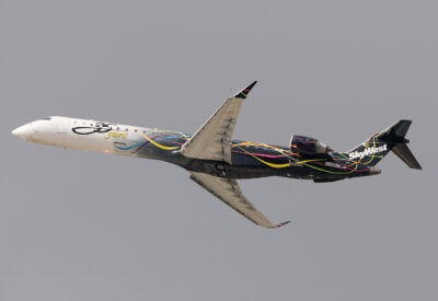 Skywest CRJ900 N821SK LAX 061010
