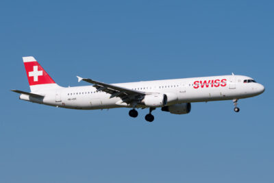 Swiss A321 HB-IOC ZRH 010921a