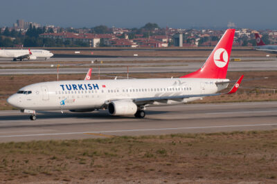 TurkishAirlines 73H TC-JFE IST 011012