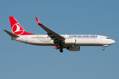 TurkishAirlines 73H TC-JFJ AYT 110915