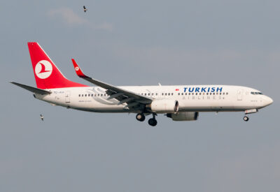 TurkishAirlines 73H TC-JGA IST 021012