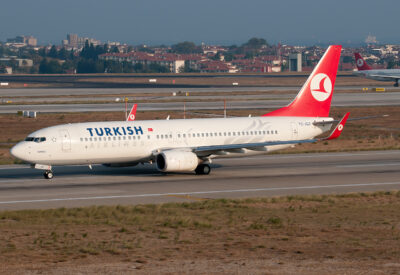 TurkishAirlines 73H TC-JGT IST 011012