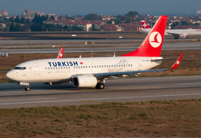 TurkishAirlines 73W TC-JKK IST 011012