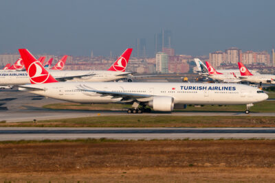 TurkishAirlines 77W TC-JJE IST 011012